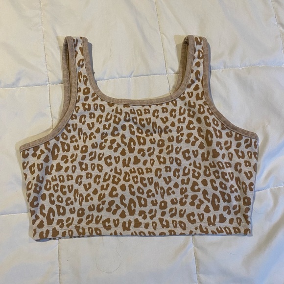 LEOPARD PRINT CROP TOP - Picture 1 of 3